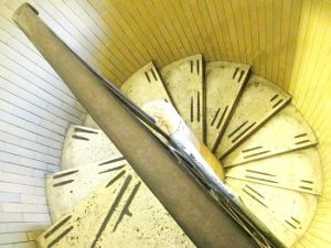 Kopuła bazyliki św. Piotra - spiralne schody w kopule