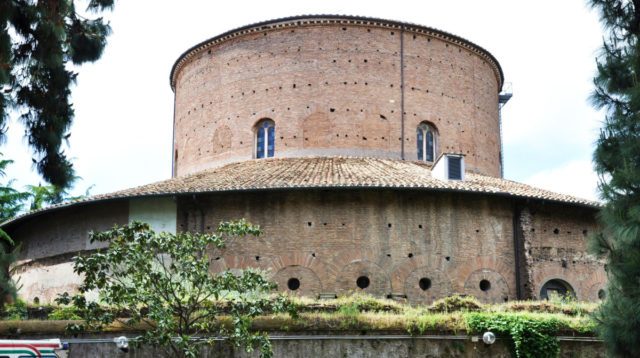 Rzym - bazylika Santo Stefano Rotondo - rotunda z zewnątrz