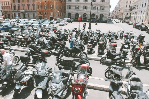 Rzym - parking na ulicy