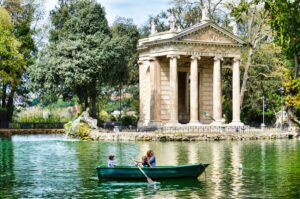 Park Villa Borghese - rodzina na łodzi