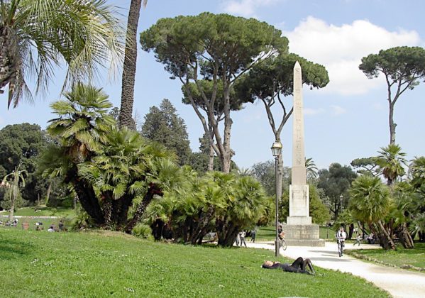 Rzym, Villa Torlonia - obelisk