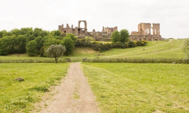 Via Appia Antica - spacerem lub na rowerze 20